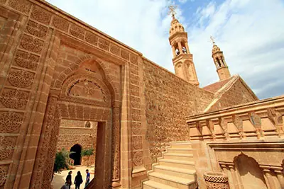 mardin deyrulumur manastırı mor gabriel